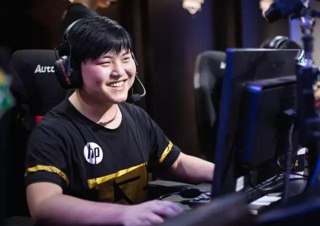 惊天逆转!S赛战队挺进四强的简单介绍 惊天逆转!S赛战队挺进四强的简单介绍