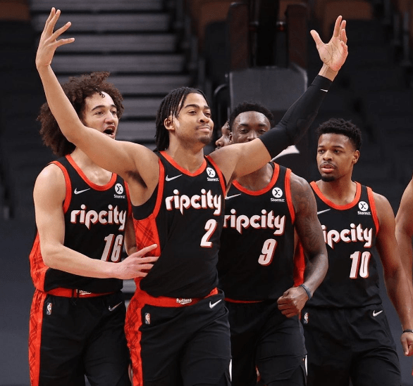 火箭翻盘猛龙，麦科勒姆扛起全队