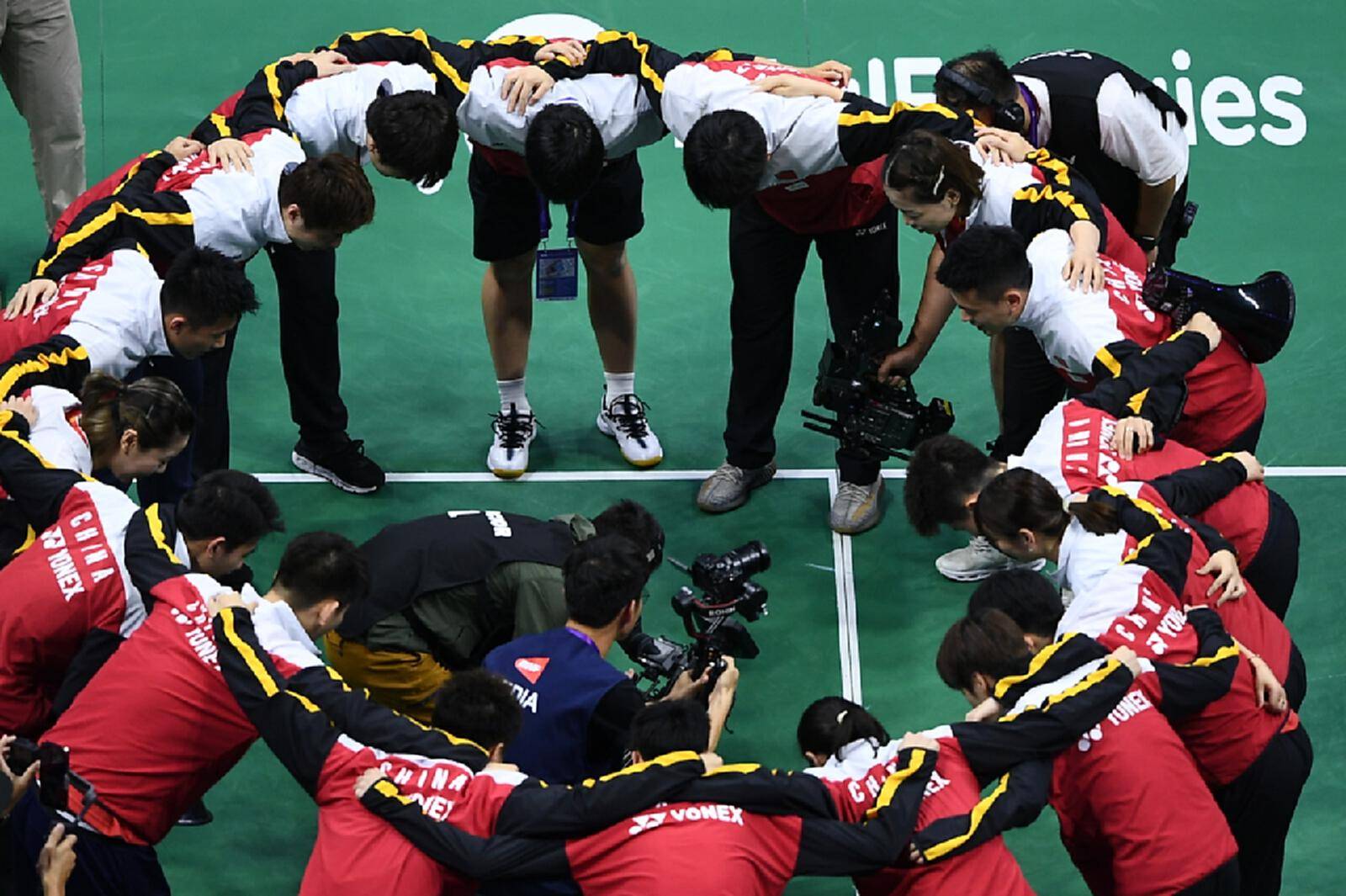 韩国队鏖战日本队,黄鸭组合关键制胜 韩国队鏖战日本队,黄鸭组合关键制胜